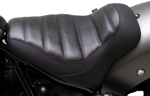 MUSTANG Runaround Seat - Solo - Black - Tuck-n-Roll - Chief '22-'24 88200