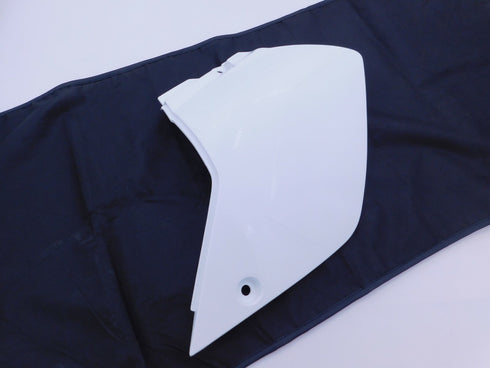 NEW OEM SUZUKI DRZ400S SM 2007-2021 LEFT SIDE COVER WHITE 47211-29FC0-30H